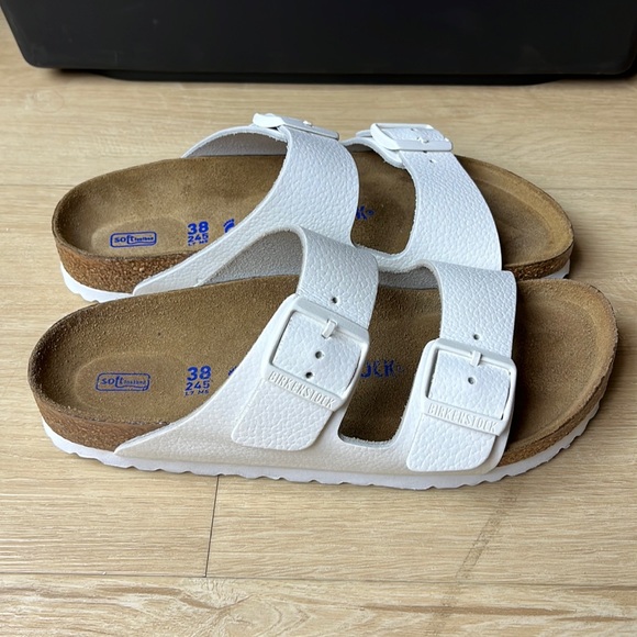 BIRKENSTOCK WOMEN'S ARIZONA SOFT FOOTBED WHITE LEATHER SANDAL, 7-7.5US / 38EU - Picture 3 of 8